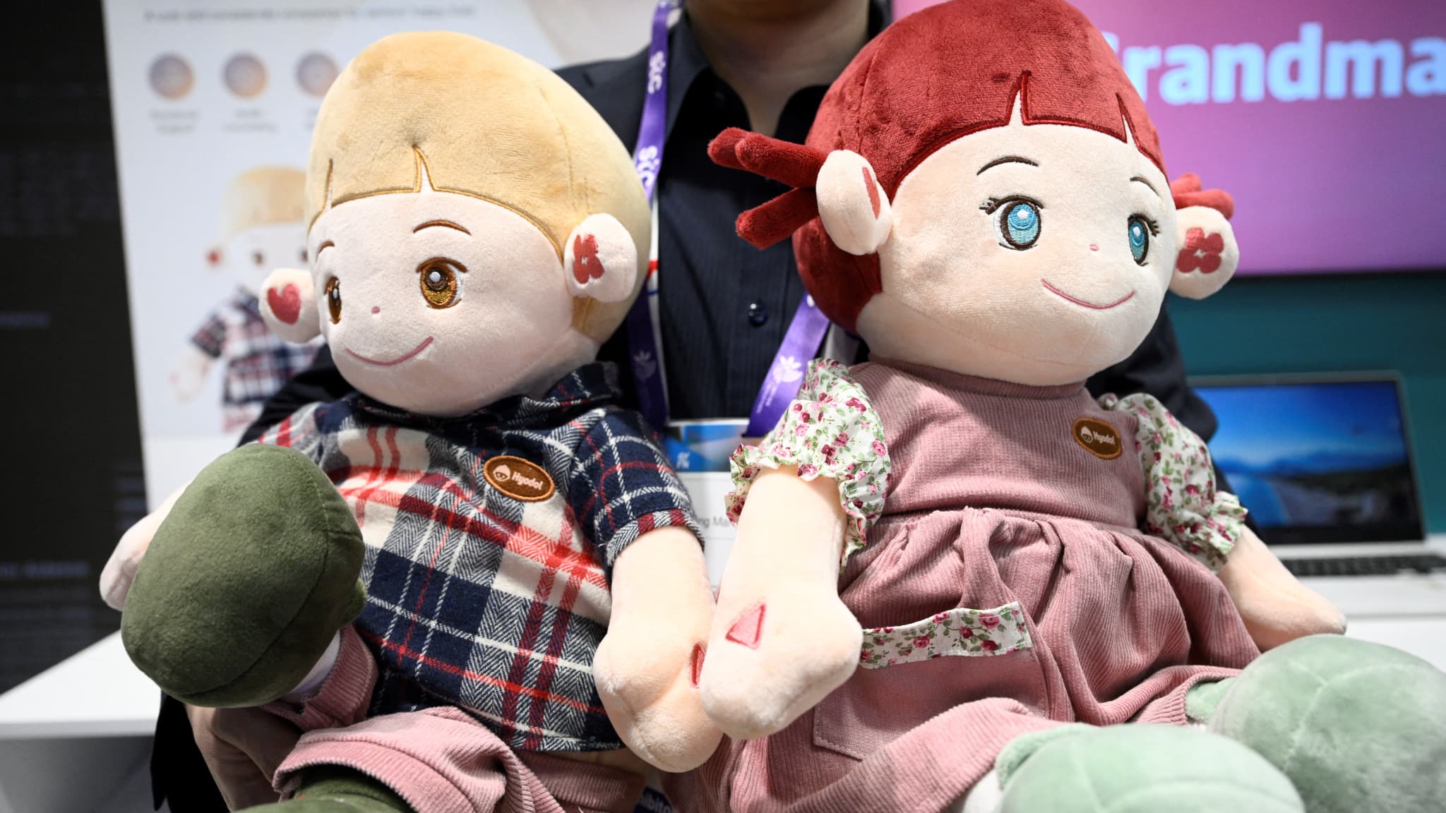 Avec ses poupées connectées, Hyodol veut lutter contre l'isolement des personnes âgées.