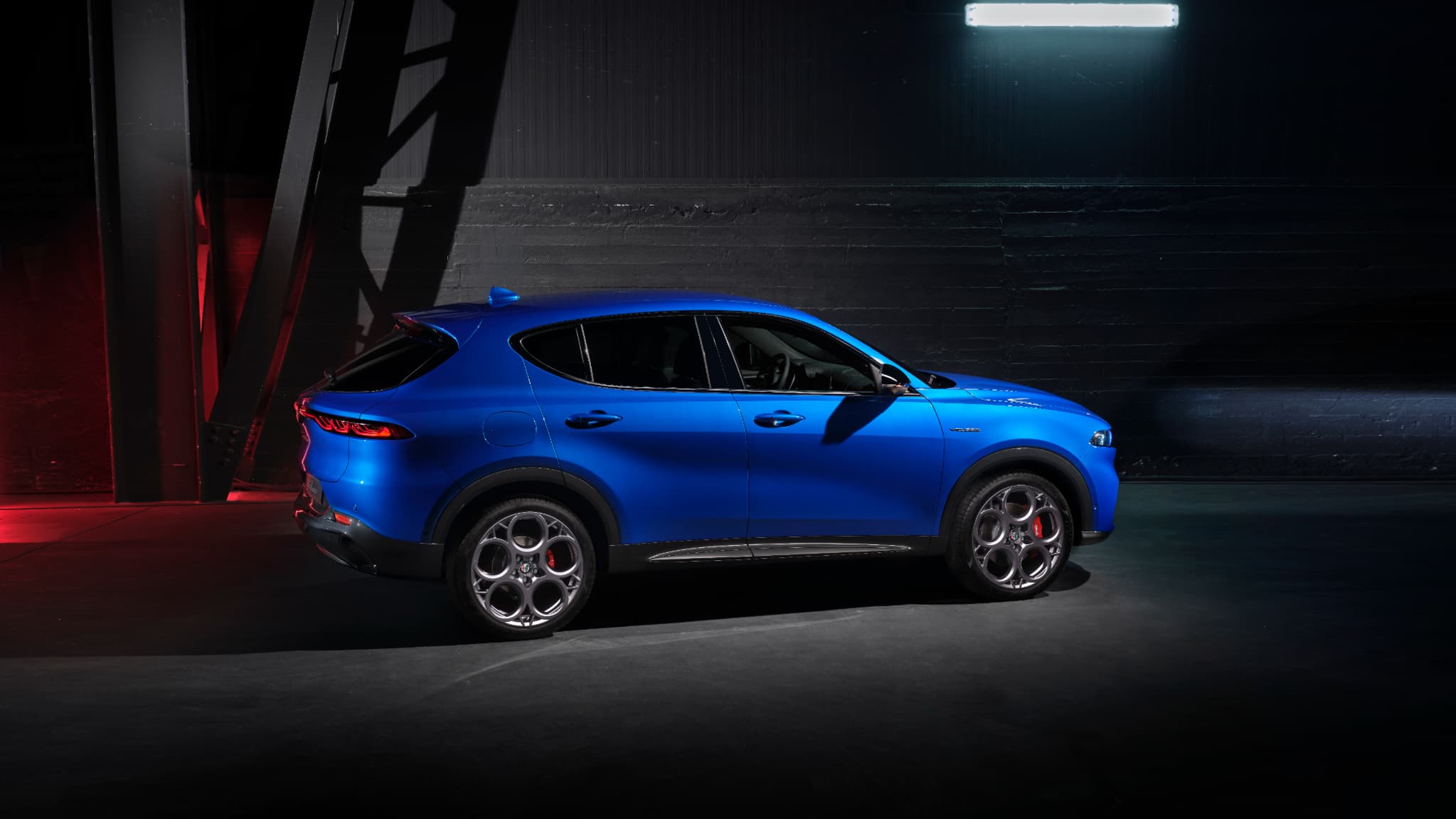 Le Tonale se place dans la gamme sous le Stelvio, le grand SUV d'Alfa Romeo. Le Tonale se place dans la gamme sous le Stelvio, le grand SUV d'Alfa Romeo.