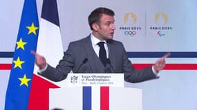 "Il faut mettre une chaise": une personne fait un malaise pendant les vœux olympique et paralympiques d'Emmanuel Macron