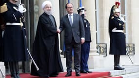 Hassan Rohani et François Hollande sur le perron de l'Elysée.