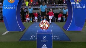 Superbe ambiance au Camp Nou avant l'entrée des joueurs