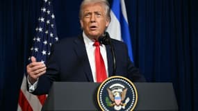 Donald Trump prend la parole lors d'une conférence de presse conjointe avec le Premier ministre israélien Benjamin Netanyahu à la résidence Mar-a-Lago de Trump à Palm Beach, le 29 décembre 2025.