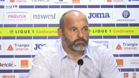 Dupraz : "La pelouse du Stadium est catastrophique"