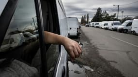 Des camionnettes de prostituées garées près de la "plaine des jeux" du quartier de Gerland, le 12 janvier 2022 à Lyon.