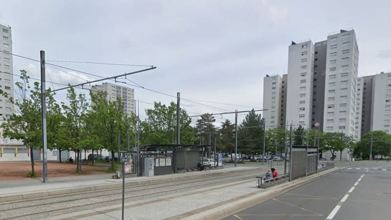 Vénissieux: une jeune femme légèrement blessée après avoir été percutée par le tramway T4 (1/1)