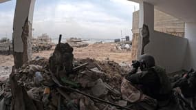Cette image diffusée par l'armée israélienne le 16 novembre 2023 montre les forces israéliennes au port de Gaza lors d'une opération militaire dans le nord de l'enclave. 