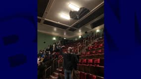 Le plafond de la salle de représentation londonienne effondré.