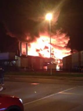 Important incendie à l'usine Soplaril d'Arras - Témoins BFMTV