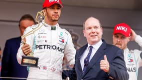 Le Prince Albert II sur le podium de son Grand Prix