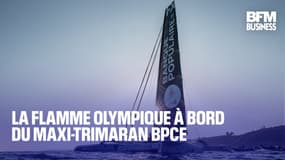 La flamme olympique voyage à bord du maxi-trimaran Banque Populaire