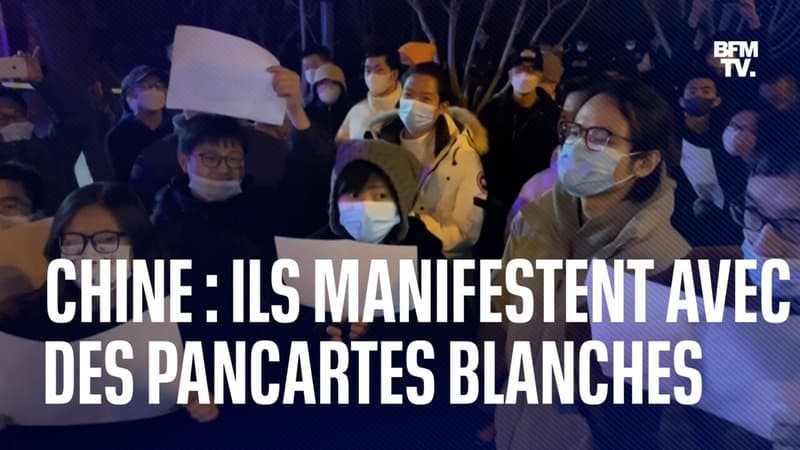 Ces manifestants chinois brandissent des pancartes blanches pour dénoncer la politique 