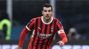 Le défenseur de l'AC Milan Théo Hernandez face à la Juve le 23 novembre 2024