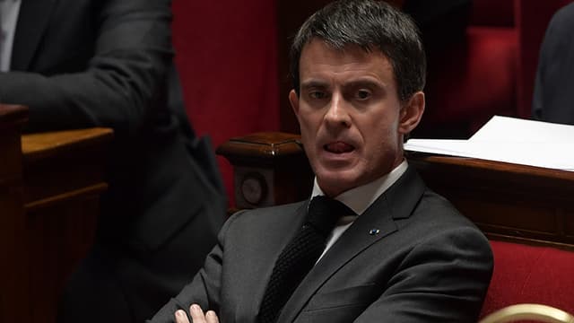 Manuel Valls pensif à l'Assemblée nationale