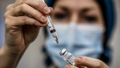 Une dose du vaccin Pfizer dans un centre de vaccination lyonnais. (Photo d'illustration)