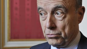 Alain Juppé a pris le contre-pied de Nicolas Sarkozy au sujet du port du voile à l'université.