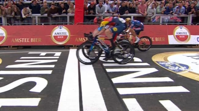 Le finish dingue de l'Amstel Gold Race avec Skjelmose devant Pogacar et Evenepoel, 20 avril 2025