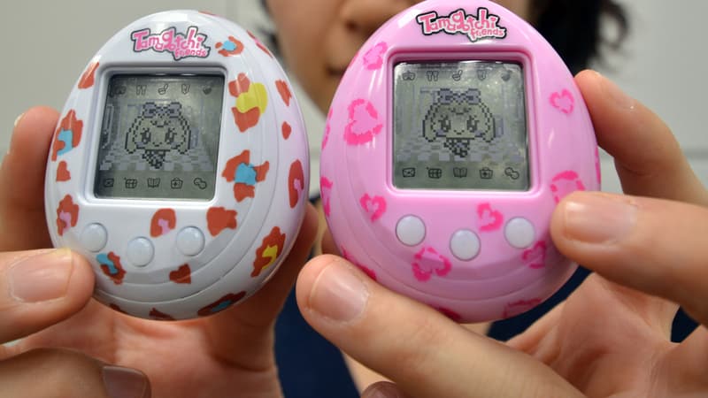 Les jouets stars des années 90. Le Tamagotchi, ce phénomène de société, qui rendu fou les enfants (et leurs parents)