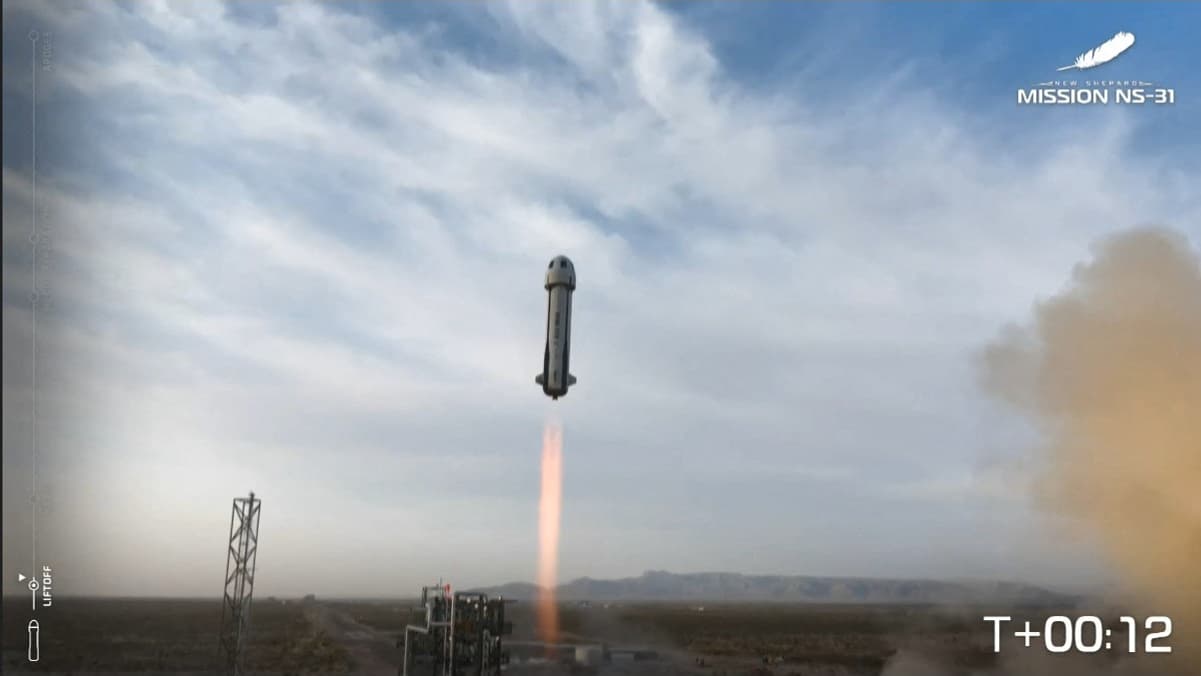 Cette capture d'écran, tirée d'une émission de Blue Origin, montre le vol NS-31 de Blue Origin New Shepard décoller du site de lancement 1 à Van Horn, dans l'ouest du Texas, le 14 avril 2025. Cette capture d'écran, tirée d'une émission de Blue Origin, montre le vol NS-31 de Blue Origin New Shepard décoller du site de lancement 1 à Van Horn, dans l'ouest du Texas, le 14 avril 2025.