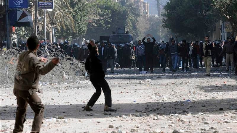 Affrontements dimanche au Caire entre forces de l'ordre et manifestants hostiles aux militaires au pouvoir, aux abords du ministère de l'Intérieur. Les heurts qui ont fait sept morts ont débuté jeudi au lendemain du drame de Port-Saïd, où 74 personnes ont