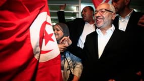 Rachid Ghannouchi, chef du parti islamiste Ennahda, célèbre la victoire désormais officielle de sa formation aux élections constituantes en Tunisie. Ennahda a remporté 90 des 217 sièges, très loin devant les autres partis, crédités au mieux de 30 sièges.