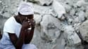 Devant la cathédrale de Port-au-Prince. Le bilan du séisme du 12 janvier 2010 en Haïti a été revu à la hausse et s'établit désormais à plus de 316.000 morts, selon le Premier ministre Jean-Max Bellerive. Le précédent bilan faisait état de 250.000 morts. /
