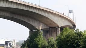 Le viaduc de Gennevilliers permet à l'autoroute A15 de franchir la Seine entre les communes d'Argenteuil et de Gennevilliers.