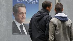 Un vent de pessimisme souffle sur le camp de Nicolas Sarkozy à trois jours du premier tour de l'élection présidentielle. Beaucoup d'analystes ne s'interrogent plus tant sur ses chances d'être réélu le 6 mai que sur ce qui pourrait encore le sauver d'une d