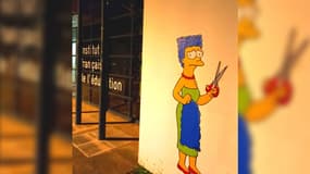 Une peinture de Marge Simpson se coupant les cheveux en soutien aux Iraniennes dans les rues de Lyon