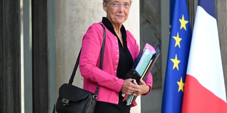 La Première ministre Elisabeth Borne quitte l'Elysée après un conseil des ministres le 27 Septembre 2023