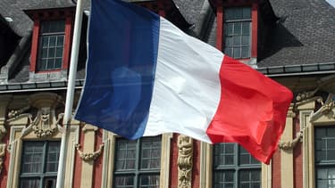 Les amendements punissent de déchéance de nationalité française les auteurs de «polygamie de fait» ou d'atteinte à un dépositaire de l'autorité publique.