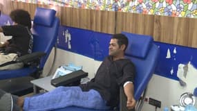 Jamel Debbouze donne son sang à Marrakech le 11 septembre 2023 pour venir en aide aux victimes du séisme au Maroc.