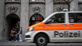 Une voiture de police à Zürich, en Suisse, le 18 mars 2023