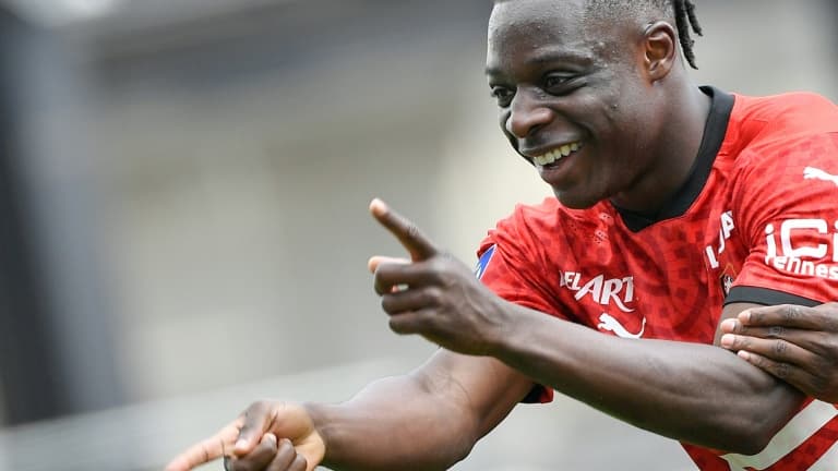 L'attaquant belge de Rennes, Jérémy Doku, fête son but lors du match de Ligue 1 à Angers, le 17 avril 2021 L'attaquant belge de Rennes, Jérémy Doku, fête son but lors du match de Ligue 1 à Angers, le 17 avril 2021