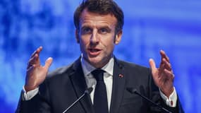 La réforme des retraites est "indispensable", a déclaré le président Emmanuel Macron, affirmant que "travailler plus longtemps" est "le seul levier" pour faire face aux besoins de financement