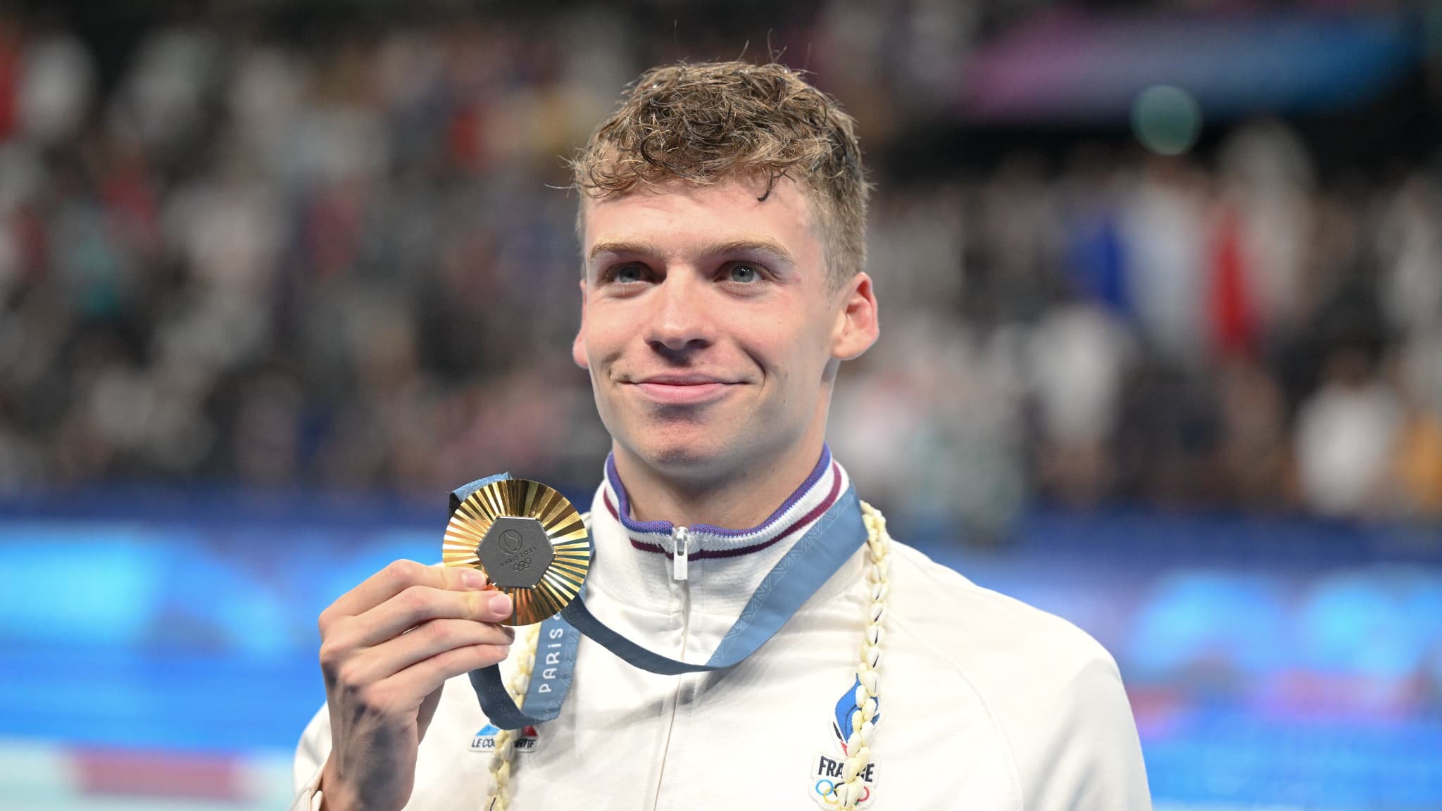 Léon Marchand avec sa médaille d'or du 200m brasse, JO de Paris 2024, 31 juillet 2024