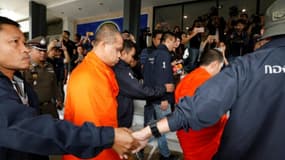 Des moines bouddhistes du temple Wat Saket conduits au poste pour interrogatoire à Bangkok, le 24 mai 2018