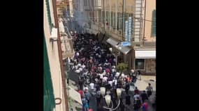Les supporters du FC Bâle défilent à San Remo