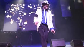Navi, le sosie de Michael Jackson, sur scène