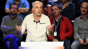 Philippe Poutou a marqué le débat de mardi soir en s'en prenant frontalement à Marine Le Pen et François Fillon sur les affaires. 