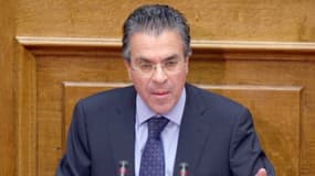 L'ex-ministre de l'Intérieur grec, Argyrios Dinopoulos, explique avoir acquis des compétences solides de gestion de crise "dans une période de changements économiques et sociaux violents".