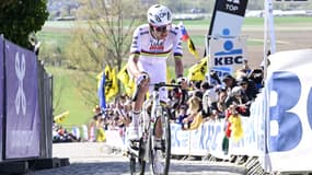 Tadej Pogacar sur le Tour des Flandres, 6 avril 2025