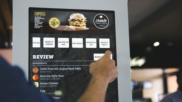 Des écrans tactiles équipent déjà des restaurants. C'est notamment le cas en France.