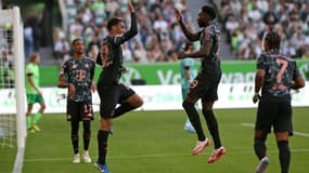 Le Bayern Munich célèbre un but à Wolfsburg le 25 août 2024
