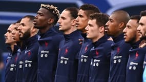 Les Bleus pendant la Marseillaise face au pays de Galles
