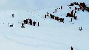 Une avalanche a emporté une dizaine de lycéens et leur professeur dans le massif des Deux-Alpes.
