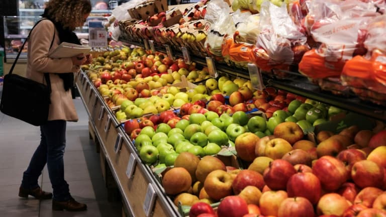 Une marge de 114% sur les tomates: Que Choisir Ensemble dénonce des surmarges "en moyenne de 81%" par les supermarchés sur les fruits et légumes bio