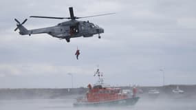 Les membres de la Société nationale de sauvetage en Mer (SNSM) en démonstration de sauvetage (image d'illustration)