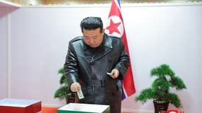Le dictateur nord-coréen Kim Jong-un vote lors d'une élection locale dans la province du Hamgyŏng du Sud, le 26 novembre 2023