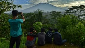 La volcan Mont Agung à Karangasem sur l'île indonésienne de Bali le 24 septembre 2017