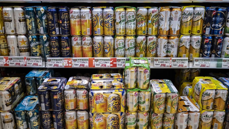 Bières disposées dans un supermarché de Tokyo. 